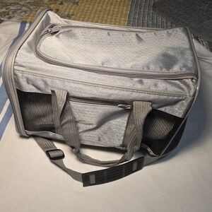 World Wise Pet Carrier for A Small Pet Pre-owned Great Condition 15x11.5x11